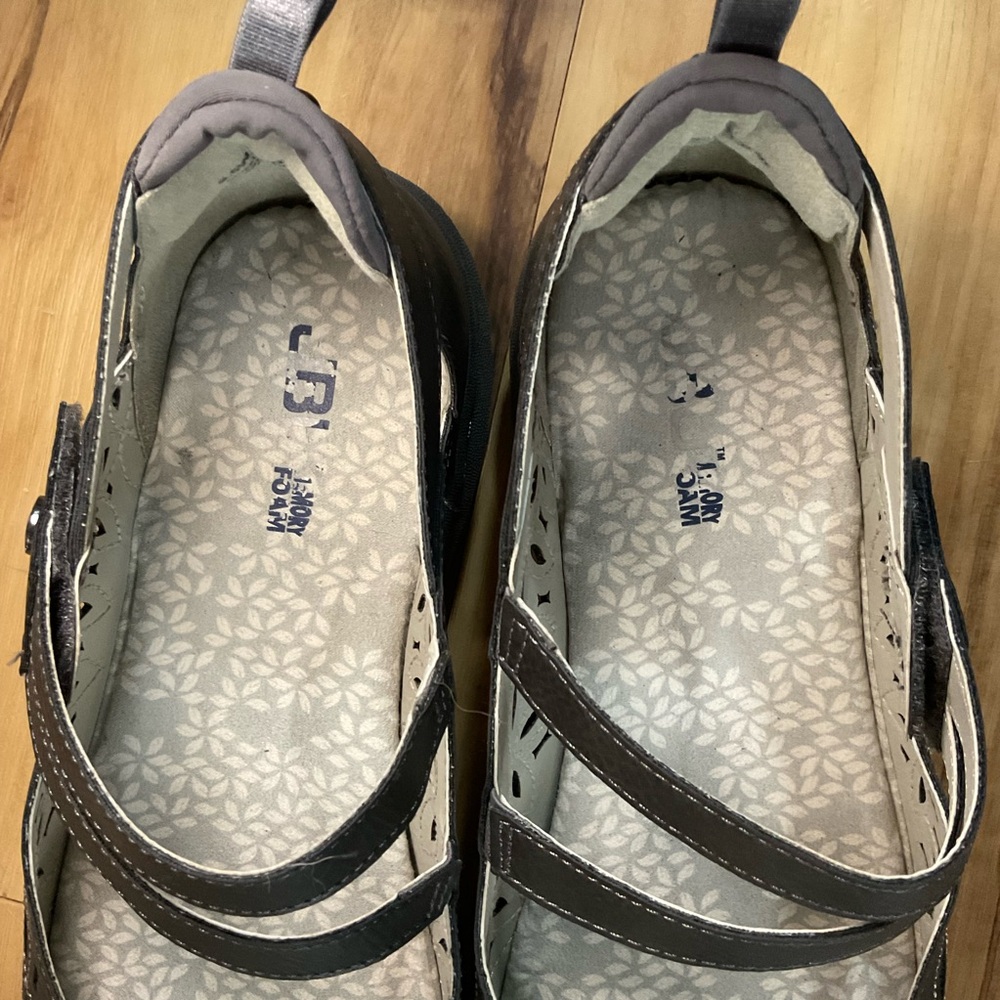 JBU Women's Grey Mary Jane Athletic Shoes - Picture 7 of 8
